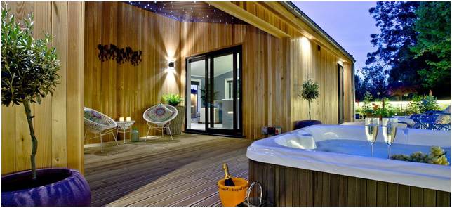 Last Minute Lodges With Hot Tubs North West